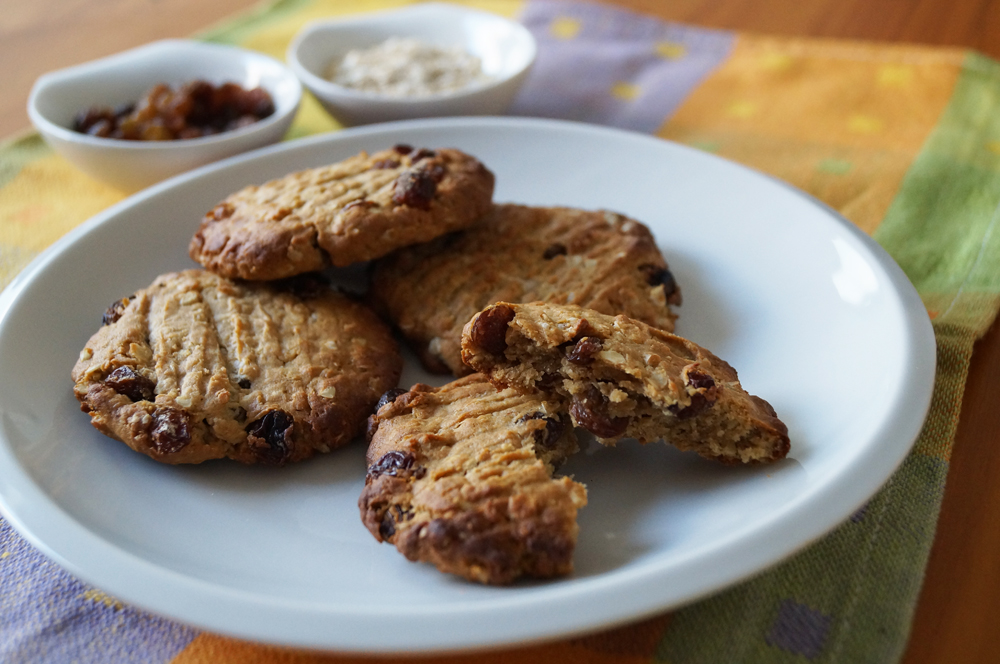 Crumbly Oat & Raisin Cookies